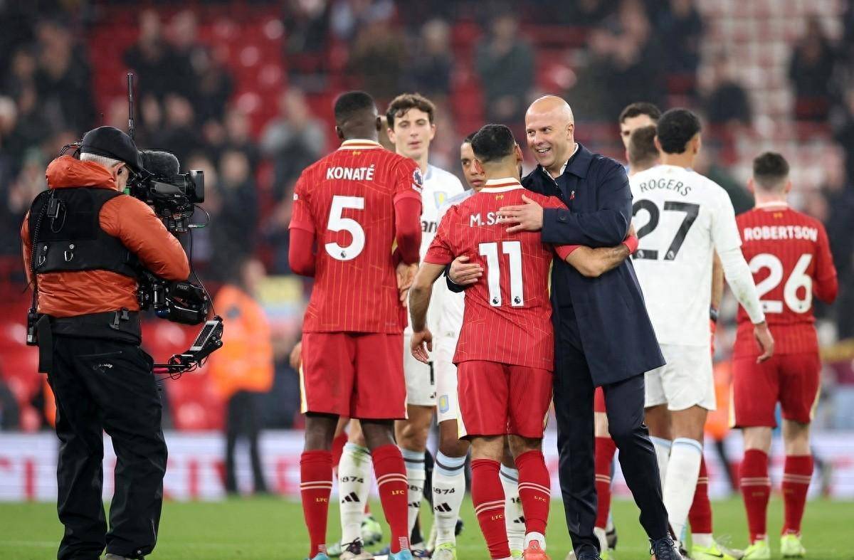 关于利物浦客场逆转阿斯顿维拉，夺得前所未有胜利的信息