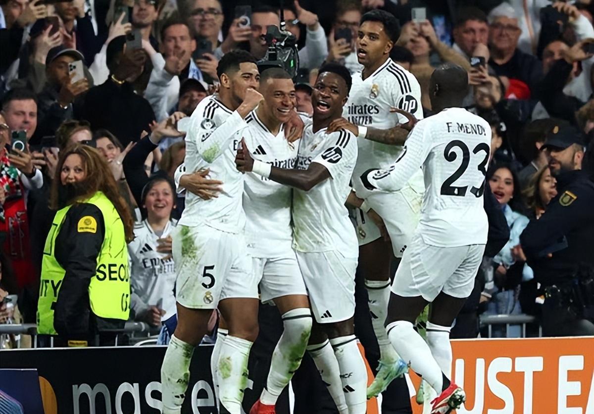 包含尤文图斯中场射手闪耀，欧冠胜利道路铺就！的词条