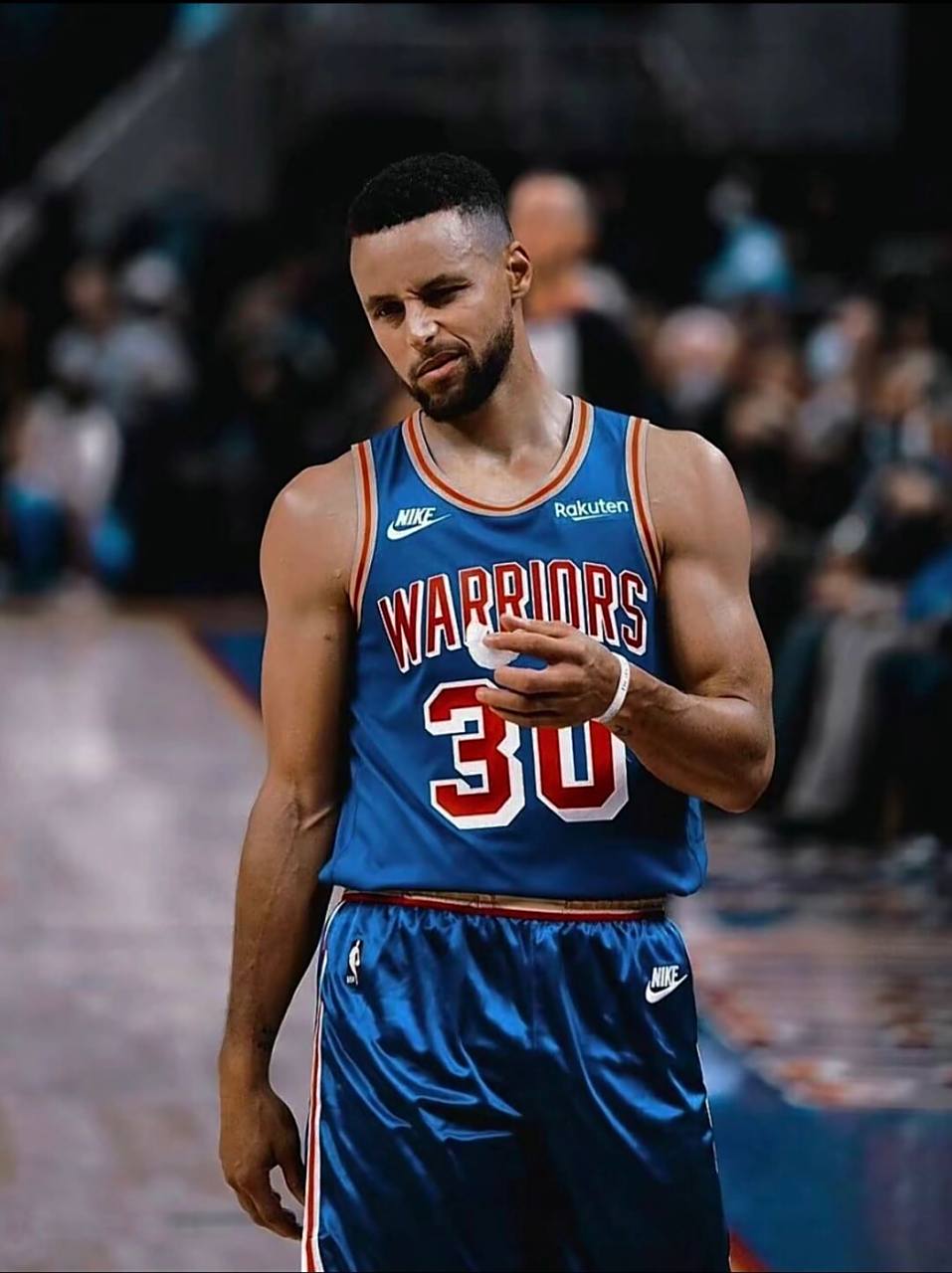 国际篮球明星：库里展现出色表现的简单介绍