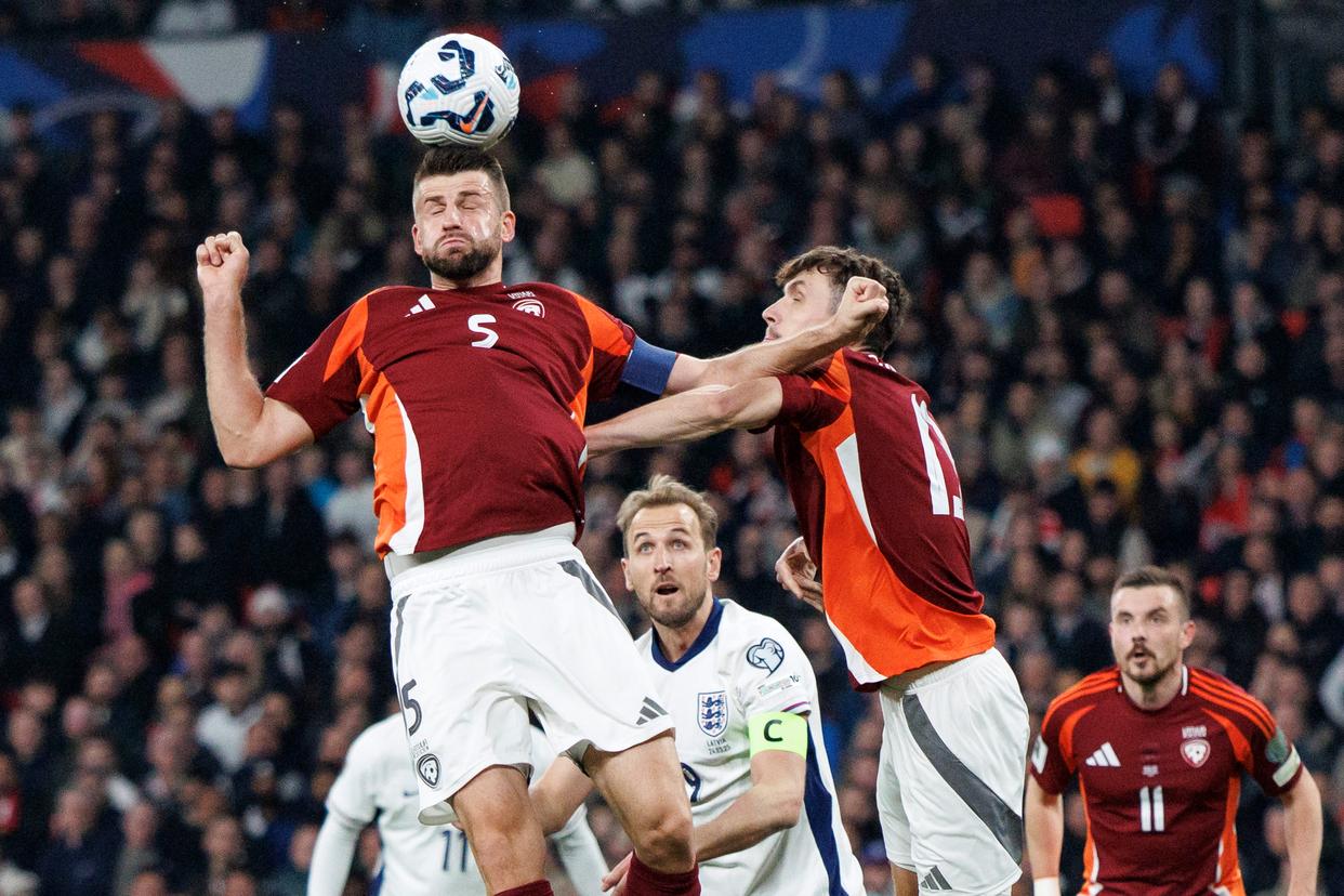 包含英格兰队在预选赛中表现活跃，敌我难分的词条