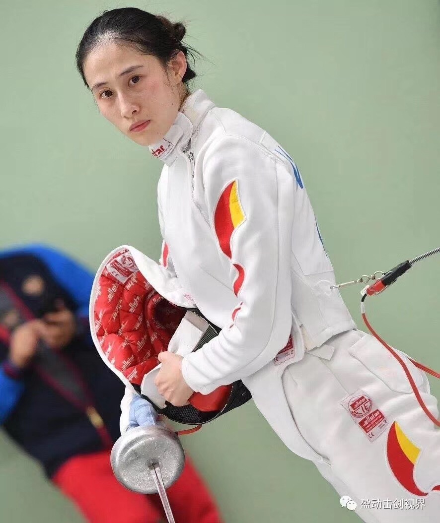 包含瑞典代表团在击剑比赛中斩获金牌，喜笑颜开的词条