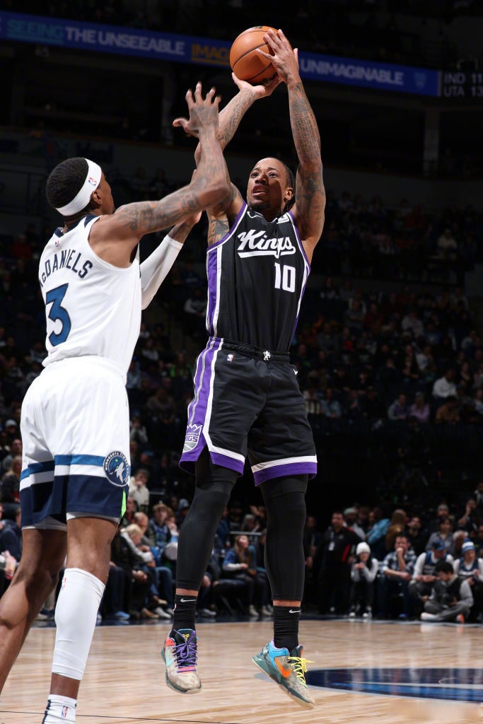 马刺擒太阳，德罗赞砍下30+10