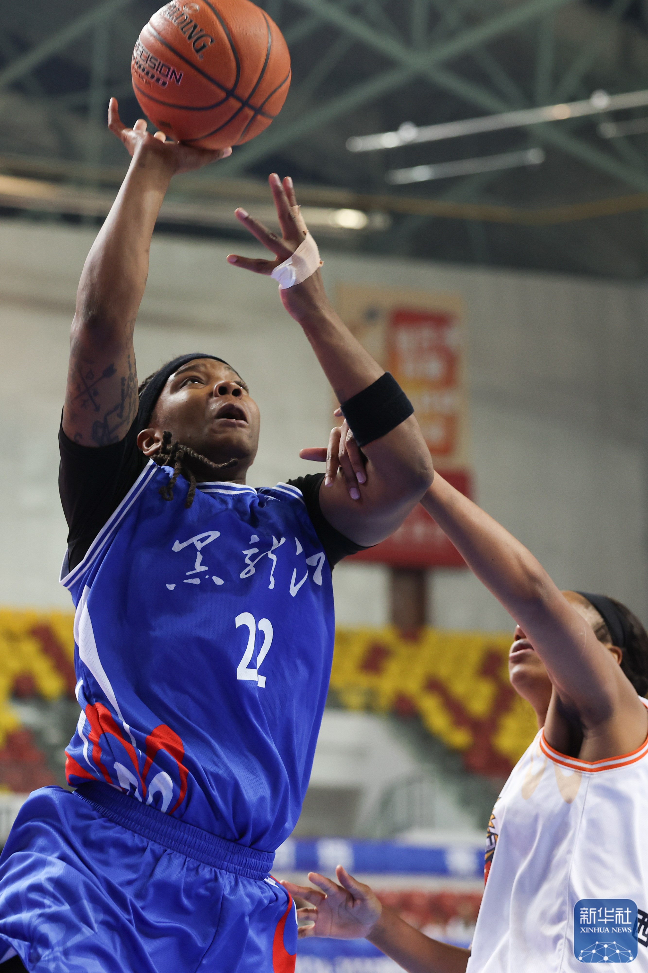 紧张刺激，球员豁出去拼尽全力