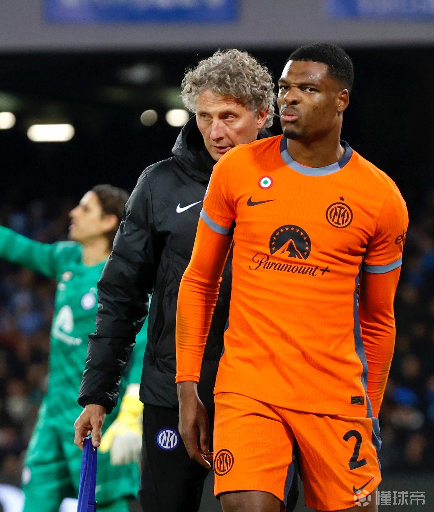 意甲卫冕冠军面临挑战，球迷呼吁支持