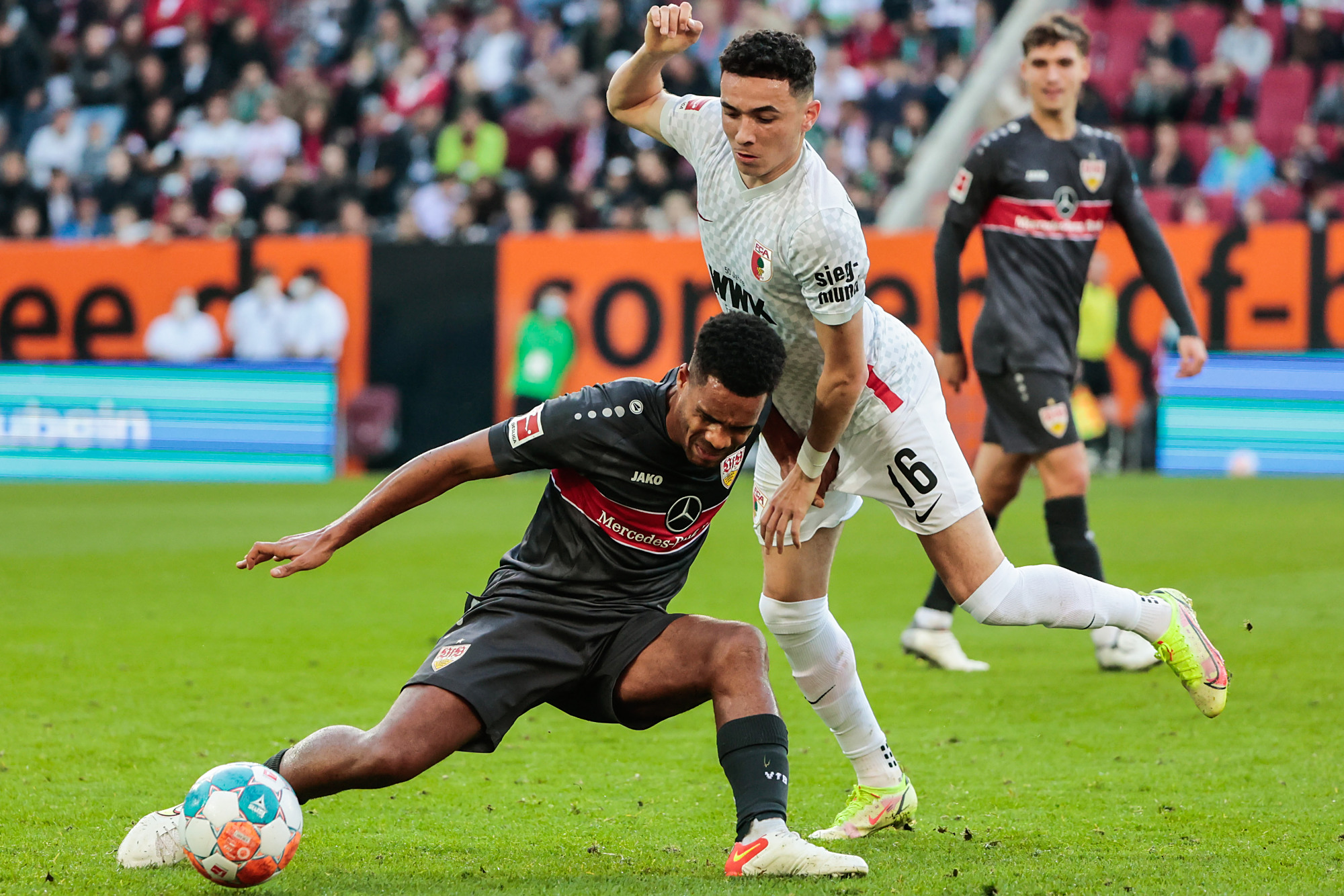 斯图加特客场遭遇惨败，士气受挫的简单介绍