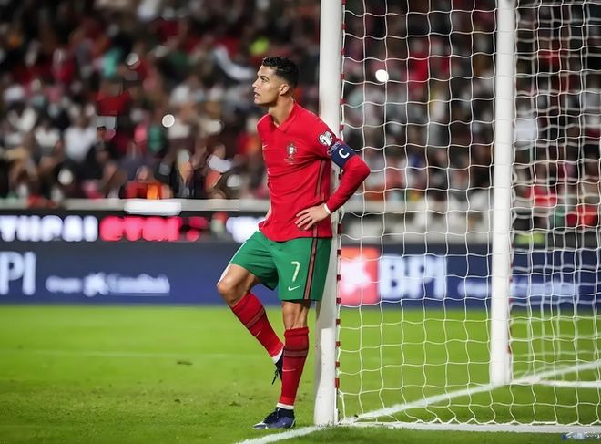 皇家马德里独霸：C罗帽子戏法横扫对手的简单介绍