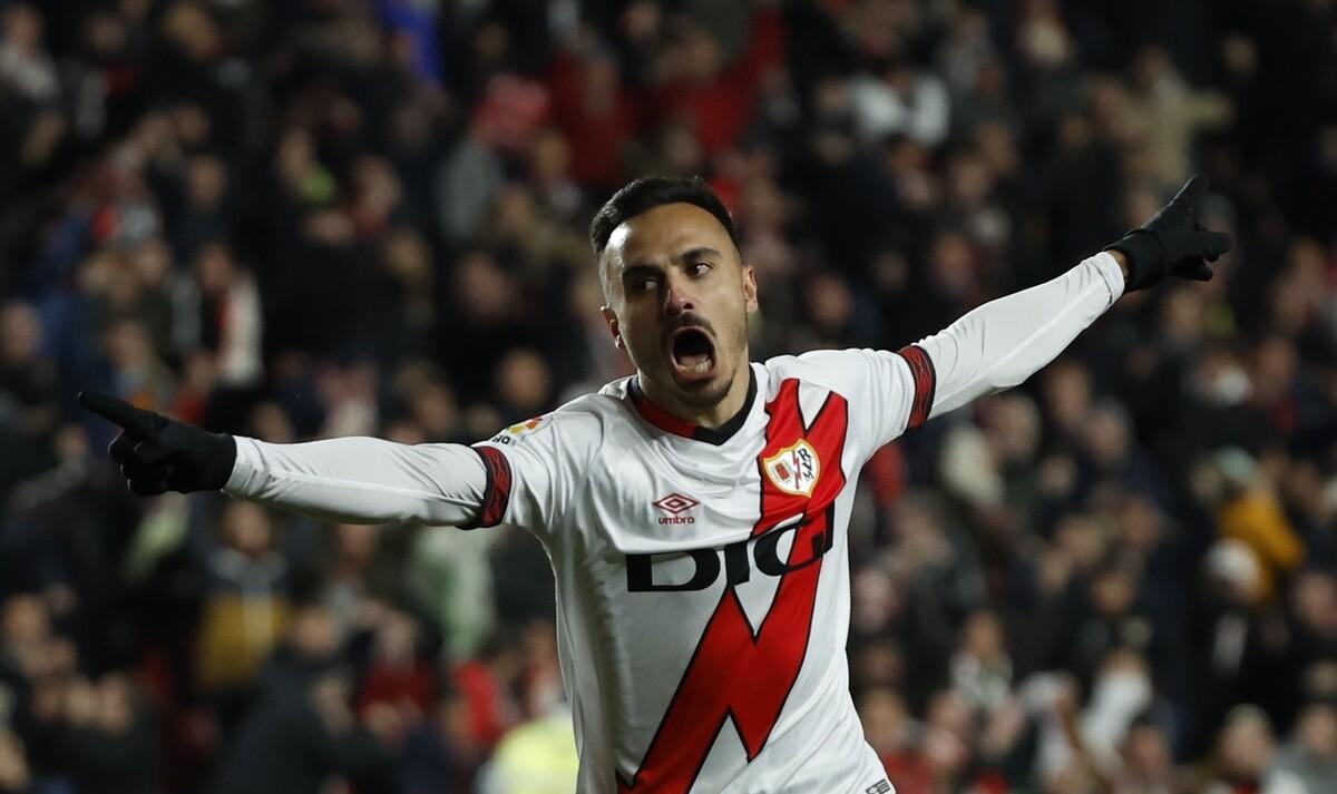 包含阿尔梅里亚做客挑战，希望突破对手防线的词条