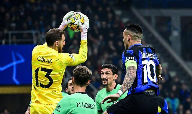 包含那不勒斯主场战胜对手，保持不败纪录的词条