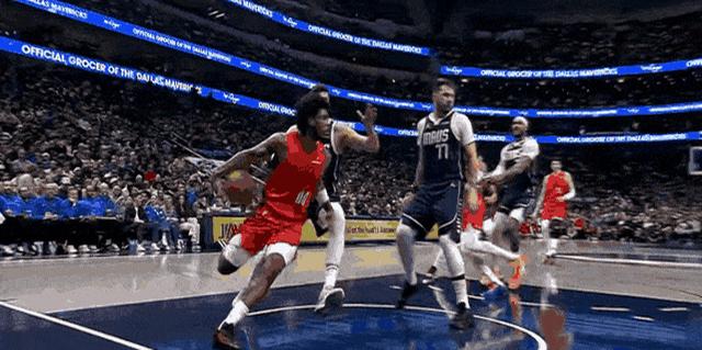 开拓者队团结合作，轻取比赛的简单介绍