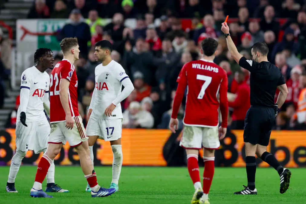 佩鲁贾主场险胜，球队取得关键胜利进一步提升排名的简单介绍