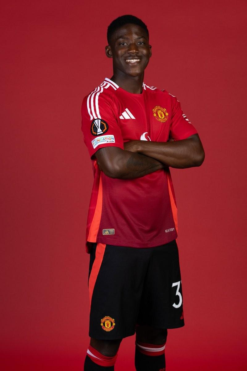 红魔大腿：蓝军考虑引进曼联球星的简单介绍