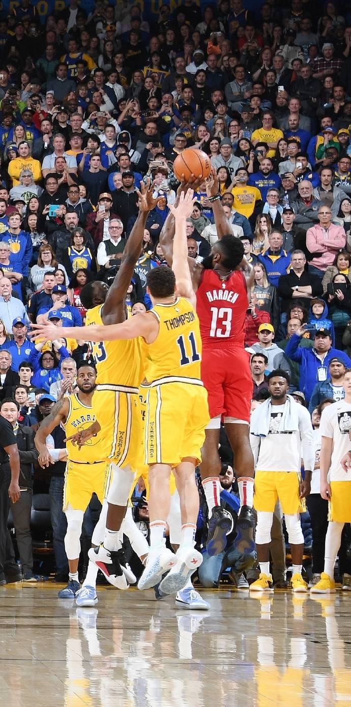 关于火箭击败雄鹿，哈登砍下40分的信息