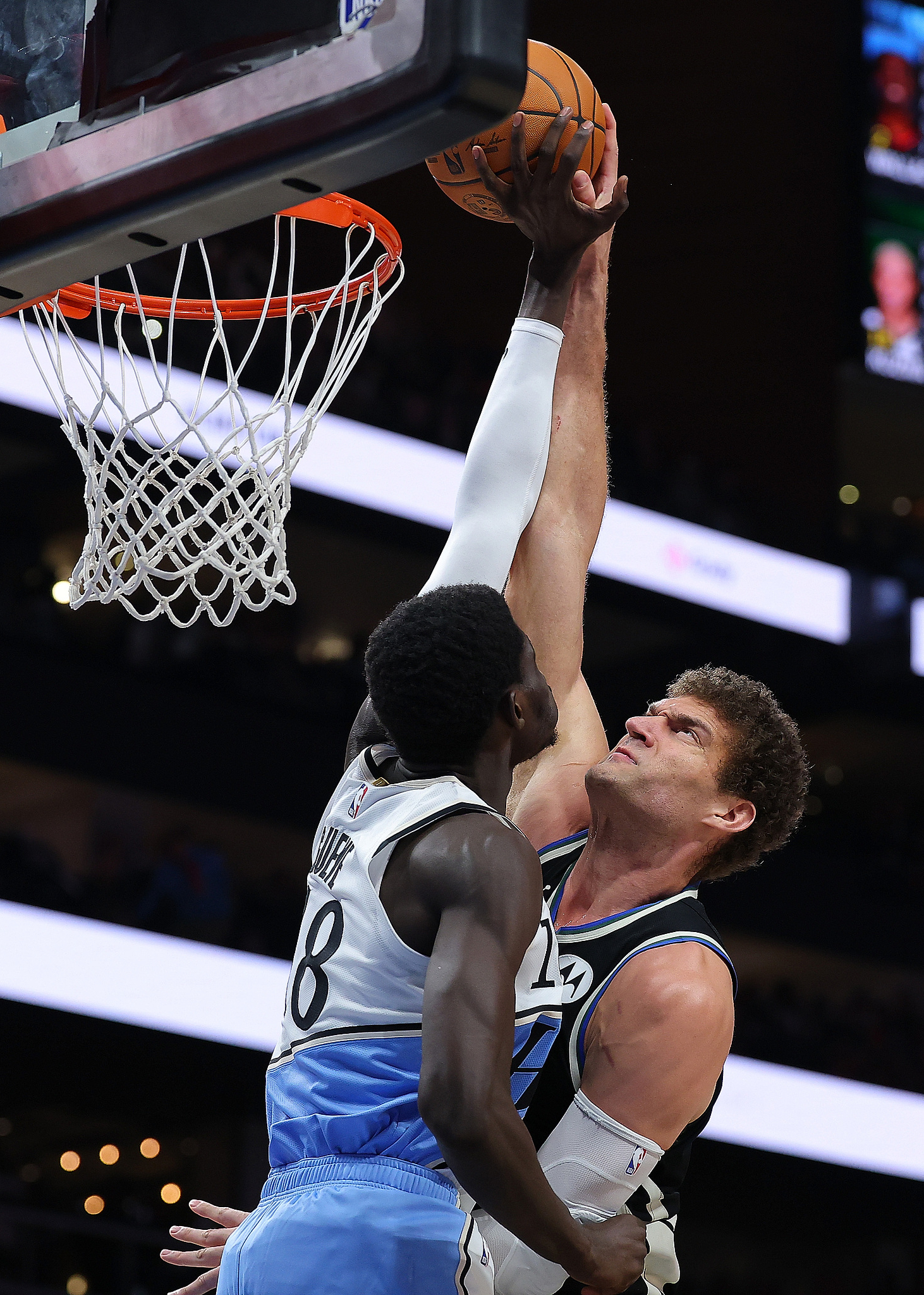 包含篮网逆转老鹰，主场迎来胜利的词条