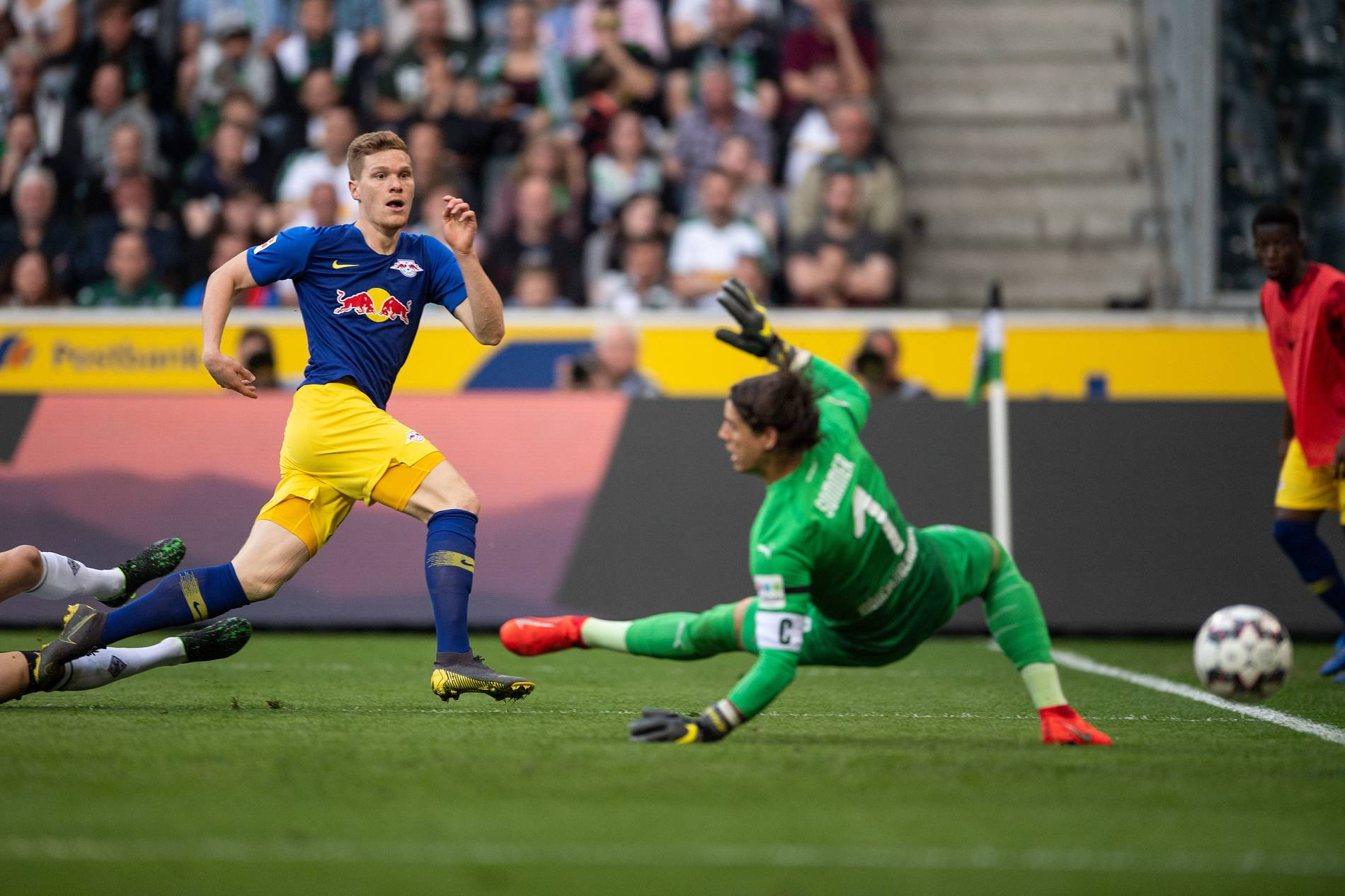 包含莱比锡主场对决汉堡，新晋强队保持连胜的词条